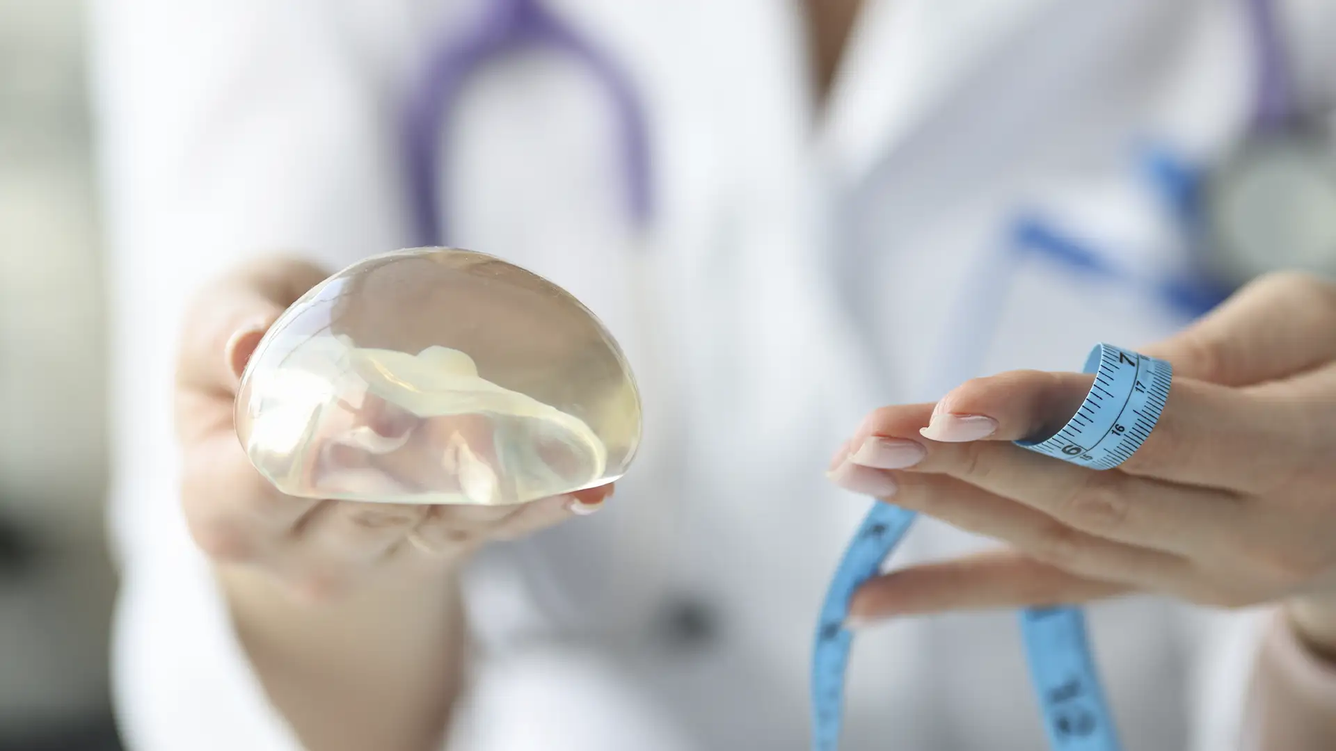 Eskiyen meme silikonlarının ne zaman değiştirilmesi gerektiğini gösteren örnek