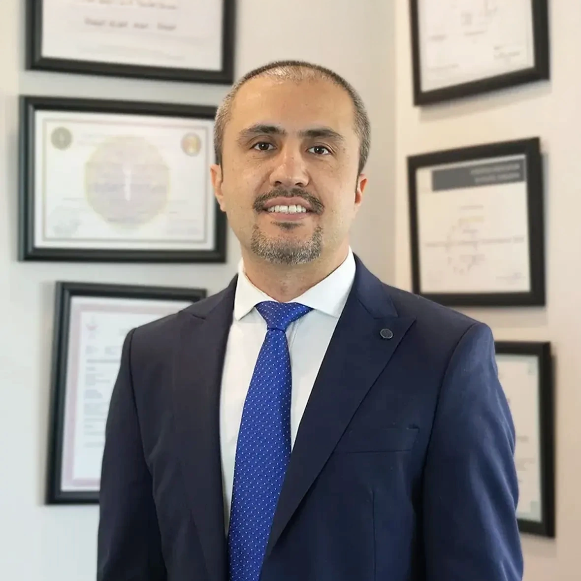 Assoc. Prof. Dr. Sedat Tatar, a skilled plastic surgeon in Turkey, offering safe and high-quality cosmetic and aesthetic procedures in modern clinics.