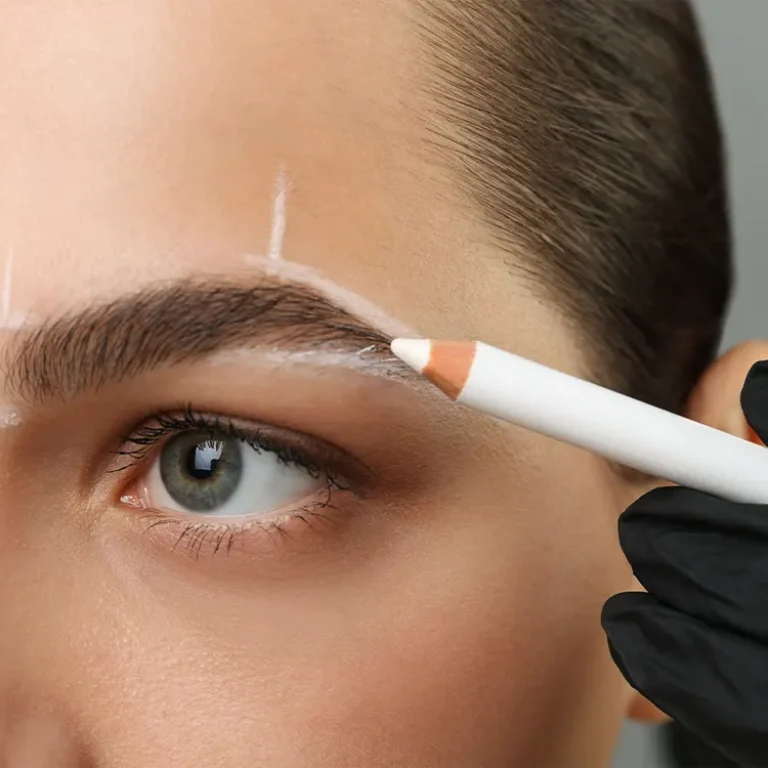 Endoscopic Eyebrow Lift in Turkey performed by expert surgeons to lift and rejuvenate the eyebrows naturally.