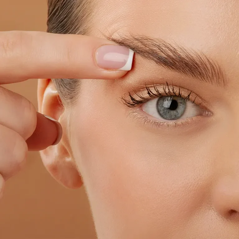 Eyelid Aesthetic surgery in Turkey performed by expert surgeons to rejuvenate the upper and lower eyelids naturally.